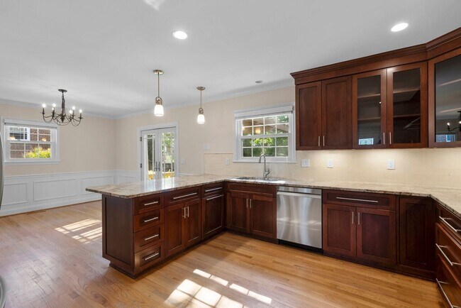 Building Photo - 3 Bed 2.5 Bath - Bethesda Split Level Single Family - Move In Ready