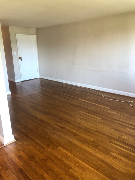 Building Photo - 1573 N Colonial Ter