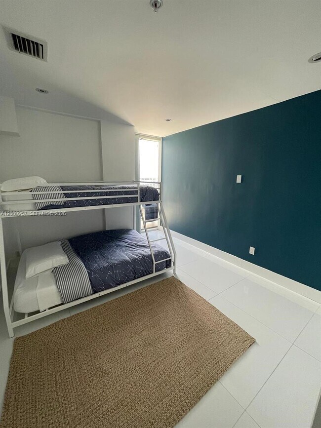 Building Photo - 251 Crandon Blvd