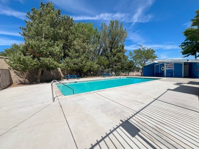 Building Photo - Beautiful Two Story Condo near Meadowoo...