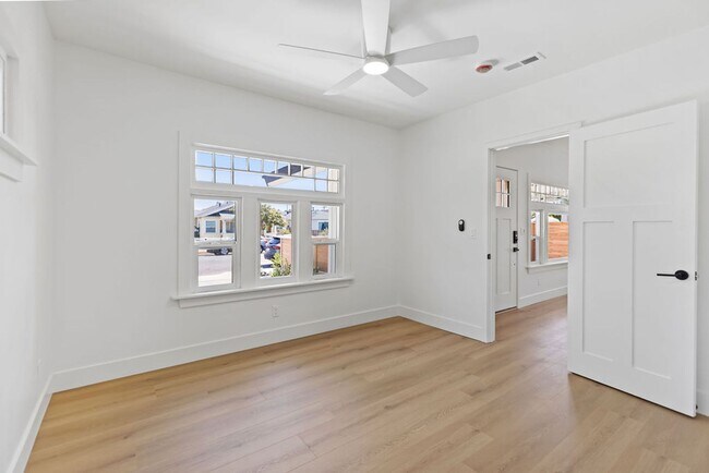 Building Photo - incredible home 3 bedroom, loft