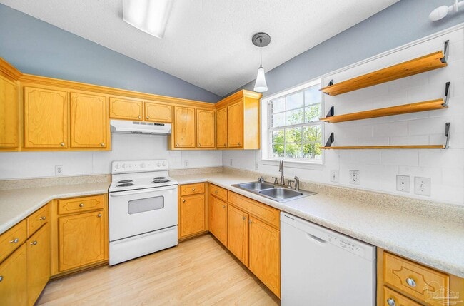 Building Photo - 5899 Gillum Rd