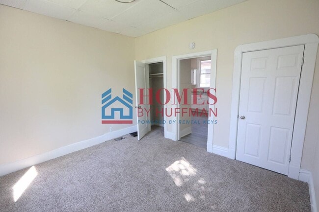 Building Photo - Three Bedroom House | Move in Ready