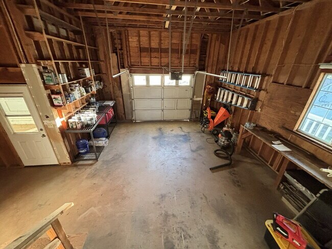 Building Photo - 3 bedroom home on community pond - great fishing!