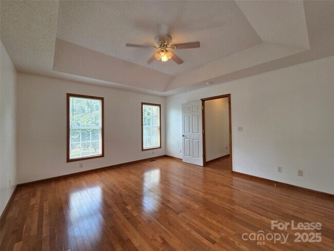 Building Photo - 4641 Hickory Grove Rd