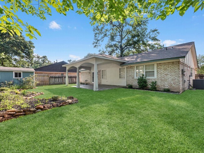 Building Photo - 3010 Glen Spring Dr