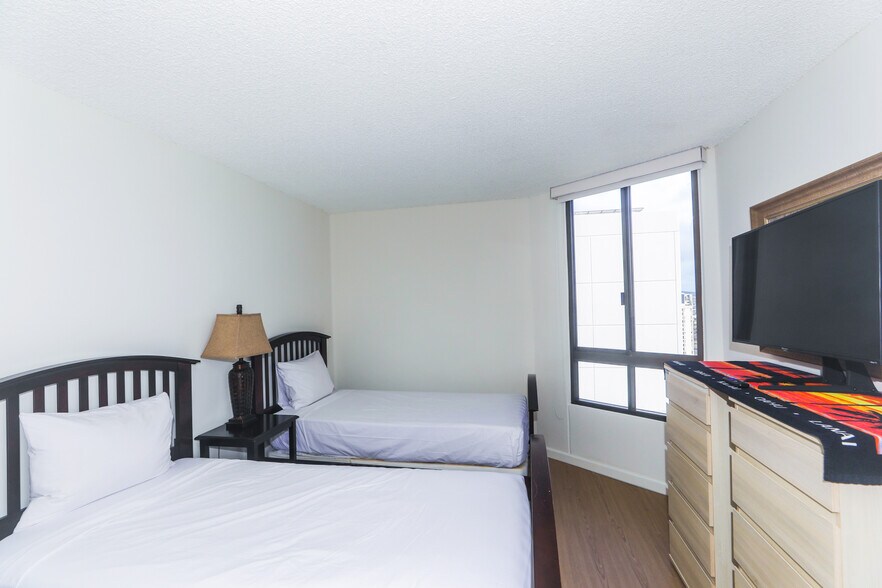 Building Photo - 1910 Ala Moana Blvd