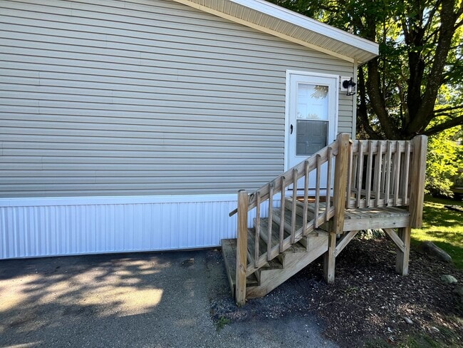 Building Photo - 1607 Delaware Dr