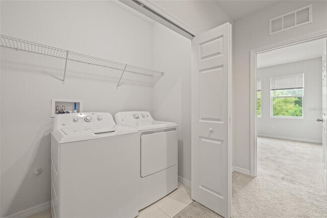 Building Photo - 1950 Lake Ridge Blvd