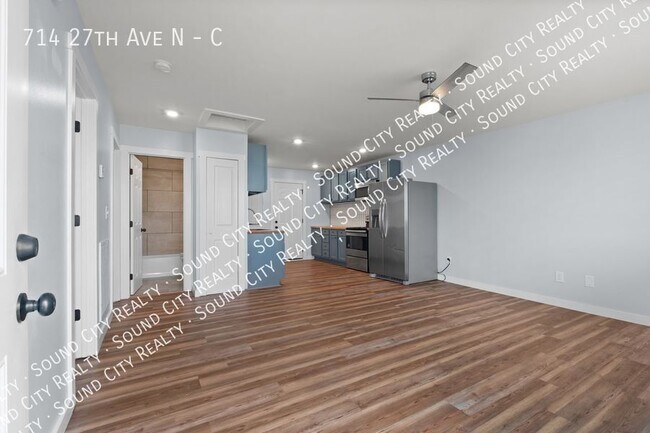 Building Photo - 714 27th Ave N