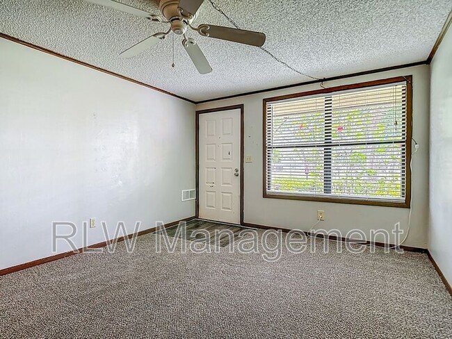 Building Photo - 611 Mt Homer Rd