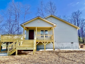Building Photo - GORGEOUS NEW CONSTRUCTION IN HENDERSONVILLE