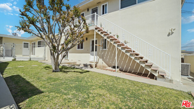 Building Photo - 5320 W 57th St