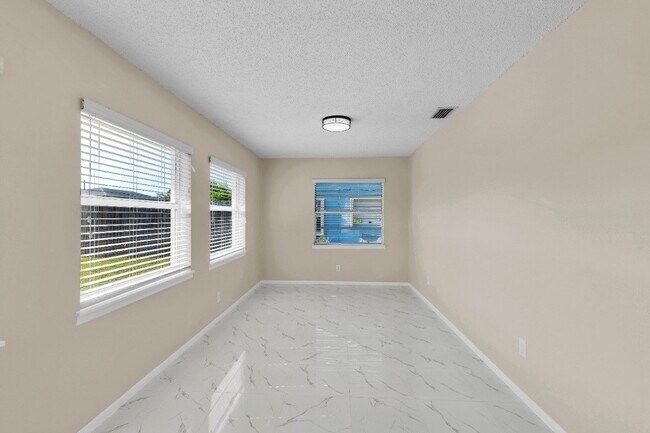 Building Photo - 2809 Jefferson Pkwy