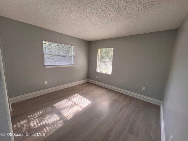 Building Photo - 127 West Ct