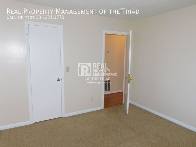 Building Photo - Upper Level 2 Bedroom Condo off of Guilfor...