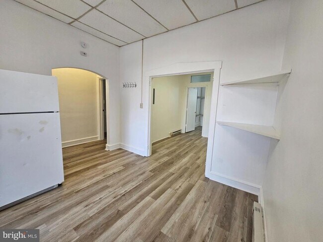 Building Photo - 302 W Main St