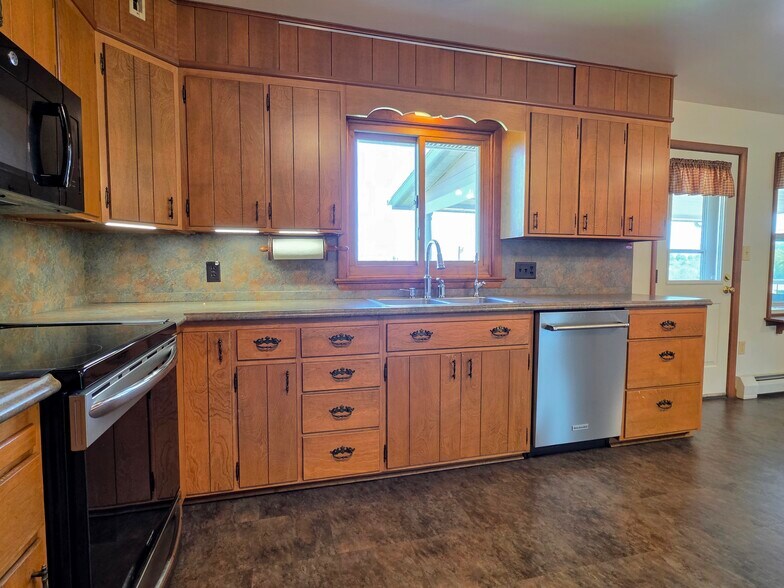 Building Photo - 154 Valley View Dr