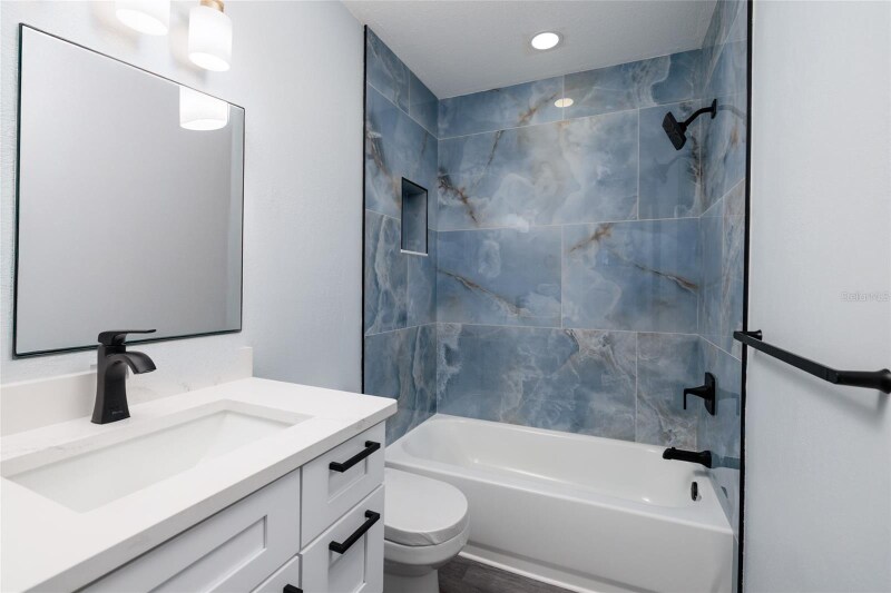 Building Photo - 1709 W Perio St