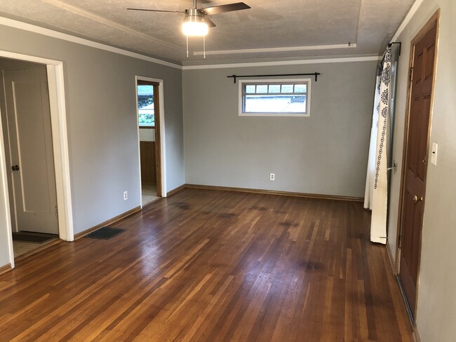 living room - 3218 SE 59th Avenue