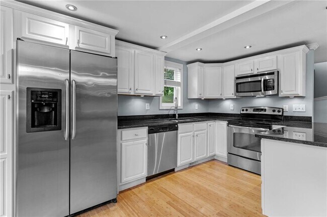 Building Photo - 10 Cooke Pl