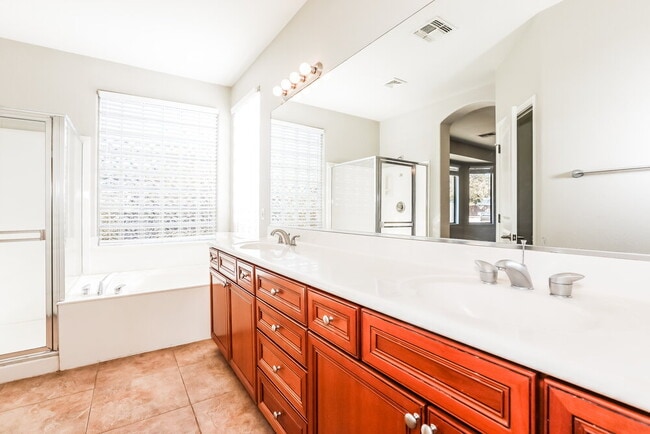 Building Photo - 2221 S Holguin Way