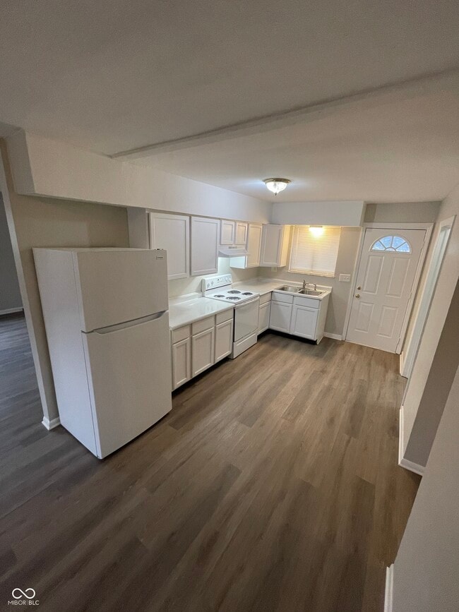 Building Photo - 2948 Roberta Dr