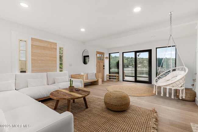 Building Photo - 39 Upper Lakeview Ave