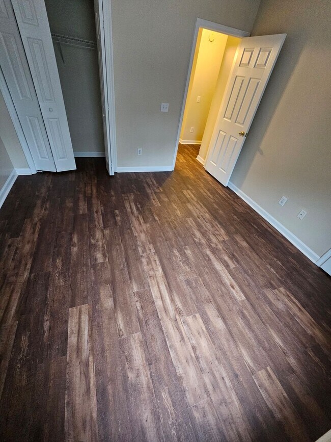 Building Photo - Carlton Street Townhomes