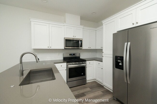 Building Photo - Rent Reduced!!