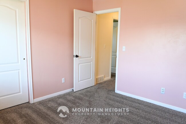 Building Photo - 10983 Sunup Way