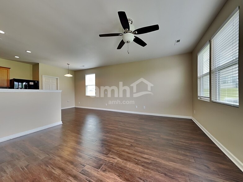 Building Photo - 504 Greywood Ln