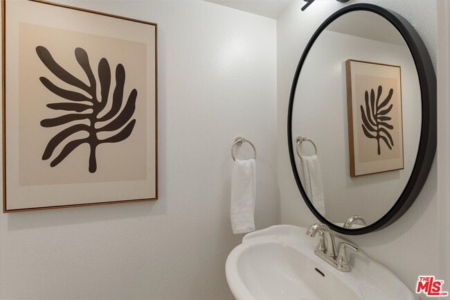 Building Photo - 2516 Arizona Ave