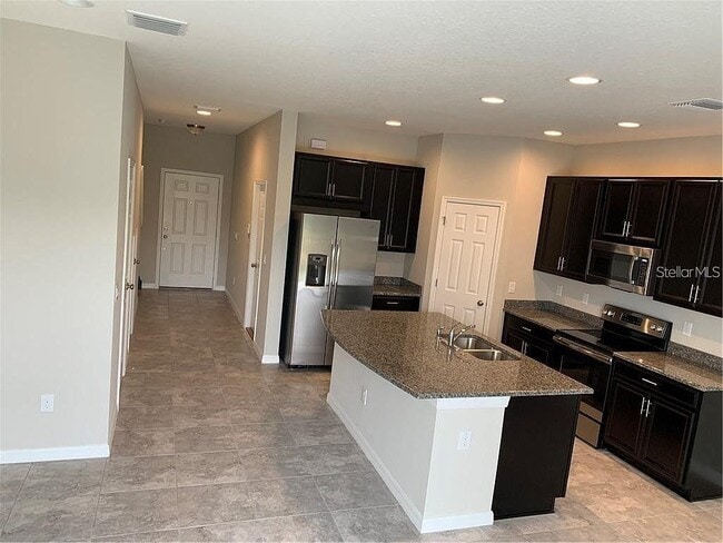 Building Photo - 7042 Grand Elm Dr