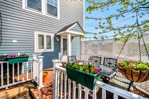 Building Photo - 37 Parker St