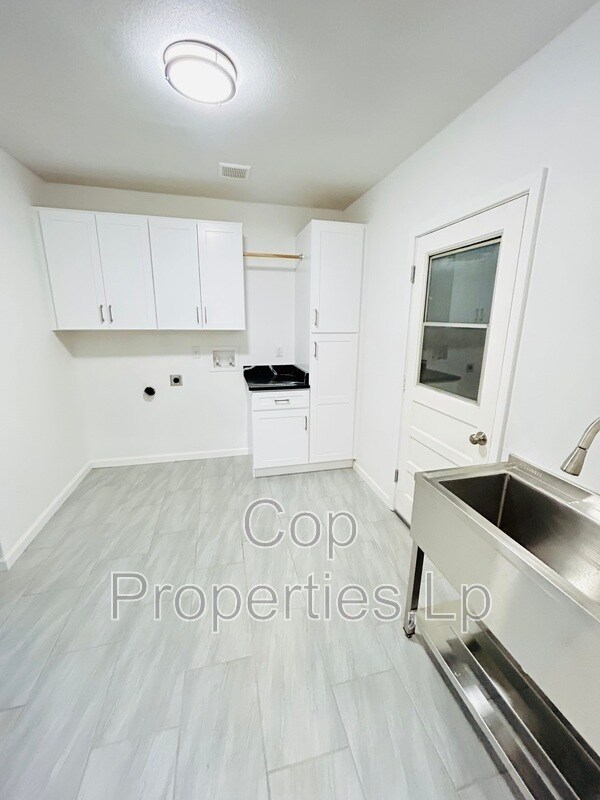 Building Photo - 129 Beechwood Ave