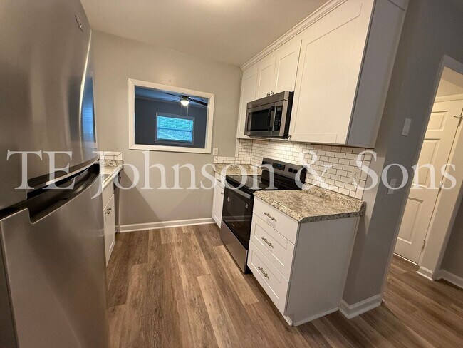 Building Photo - Modern Comfort with a Fenced Yard in Winston-Salem