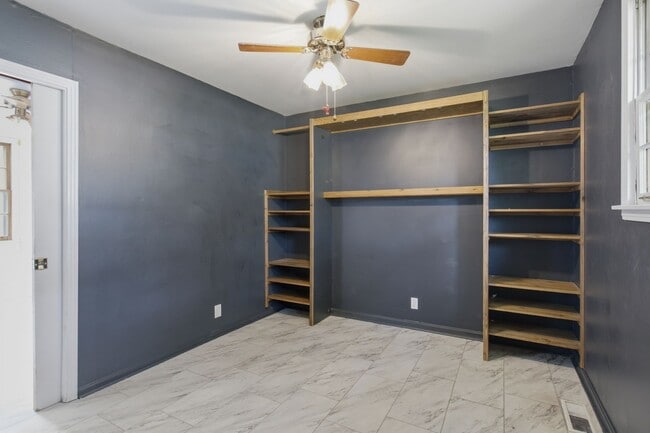 Building Photo - Donelson mid-mod ranch with full unfinished basement workshop, large yard, 3 BR 1 Bath, 20 minute...