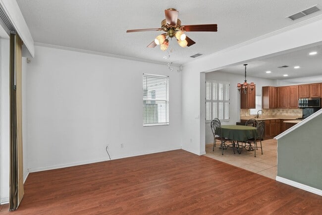 Building Photo - 3 bedroom, 3 bath with flex space  in Wint...