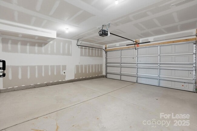 Building Photo - 3210 Stelfox St