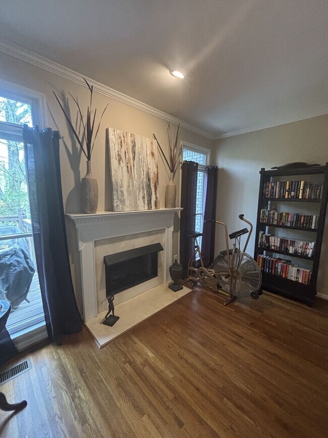 Building Photo - Spacious 3 Bed 2 Bath Home In Homewood With Large Basement
