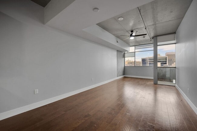 Building Photo - 353 E Bonneville Ave