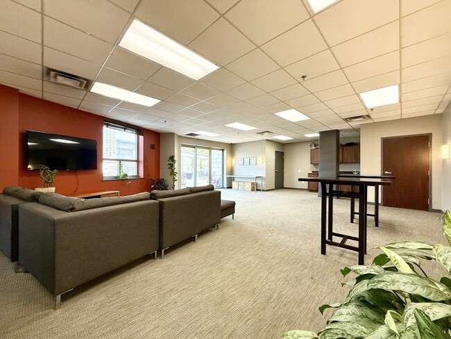 Building Photo - 4350 N Broadway