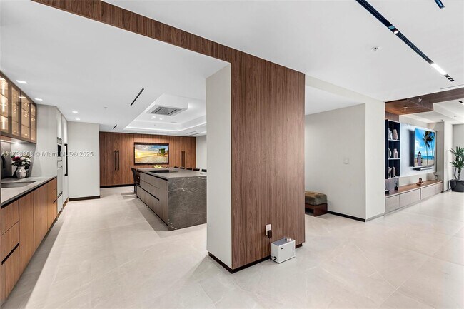 Building Photo - 400 Sunny Isles Blvd