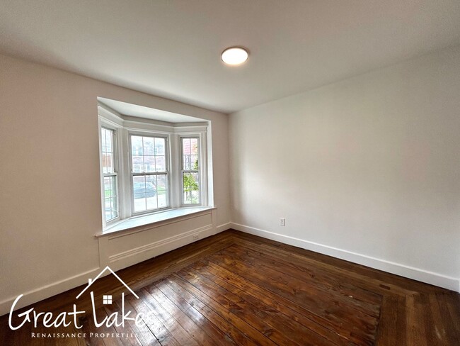 Building Photo - Lovely 4 Bedroom 2 Bathroom now available ...