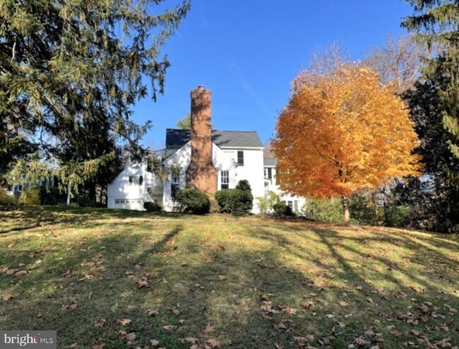 Building Photo - 7309 River Rd