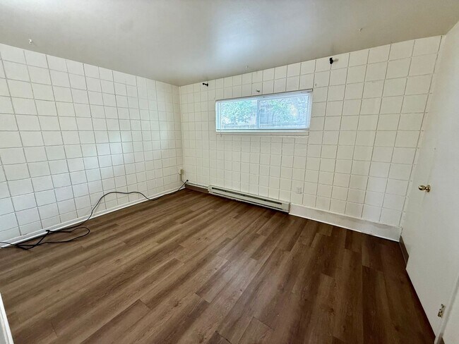 Building Photo - 509 S Bryan Ave