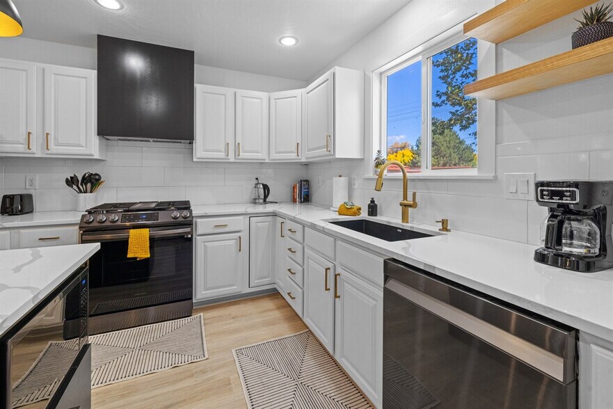 Building Photo - 2624 S Virginia Ave