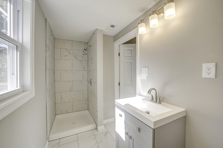 Building Photo - 3828 8th St