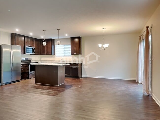 Building Photo - 724 Mary Ln Ext